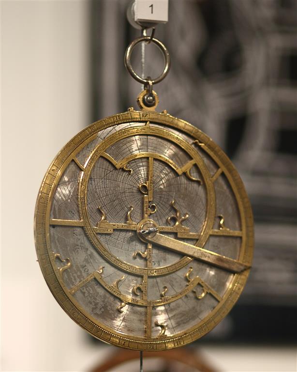img-pc-7-Jean_Fusoris_planispheric_astrolabe_in_Putnam_Gallery,_2009-11-24 (Medium)