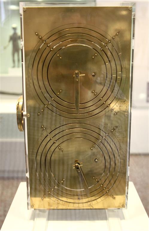 img-pc-8-0146_-_Archaeological_Museum,_Athens_-_Reconstruction_of_the_Antikythera_mechanism_-_Photo_by_Giovanni_D (Medium)