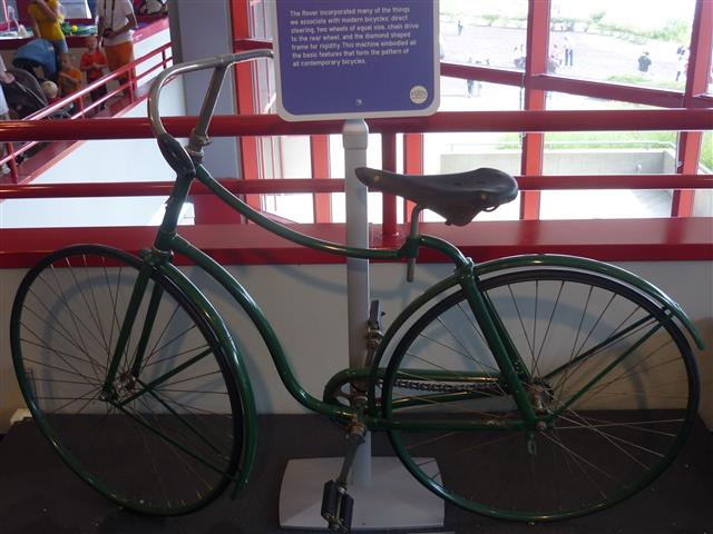 img-bic-11-Carnegie_Science_Center_1886_Rover_Safety_Bicycle (Small)